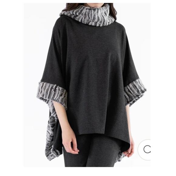 Capote SIAN Boho Cowl Neck Square Bamboo Fleece Poncho with Faux Fur Trim Sz S/M - Picture 3 of 13